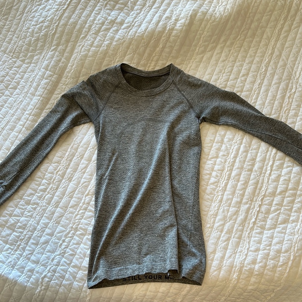 Slate/White size 4 lululemon long sleeve swiftly tech shirt